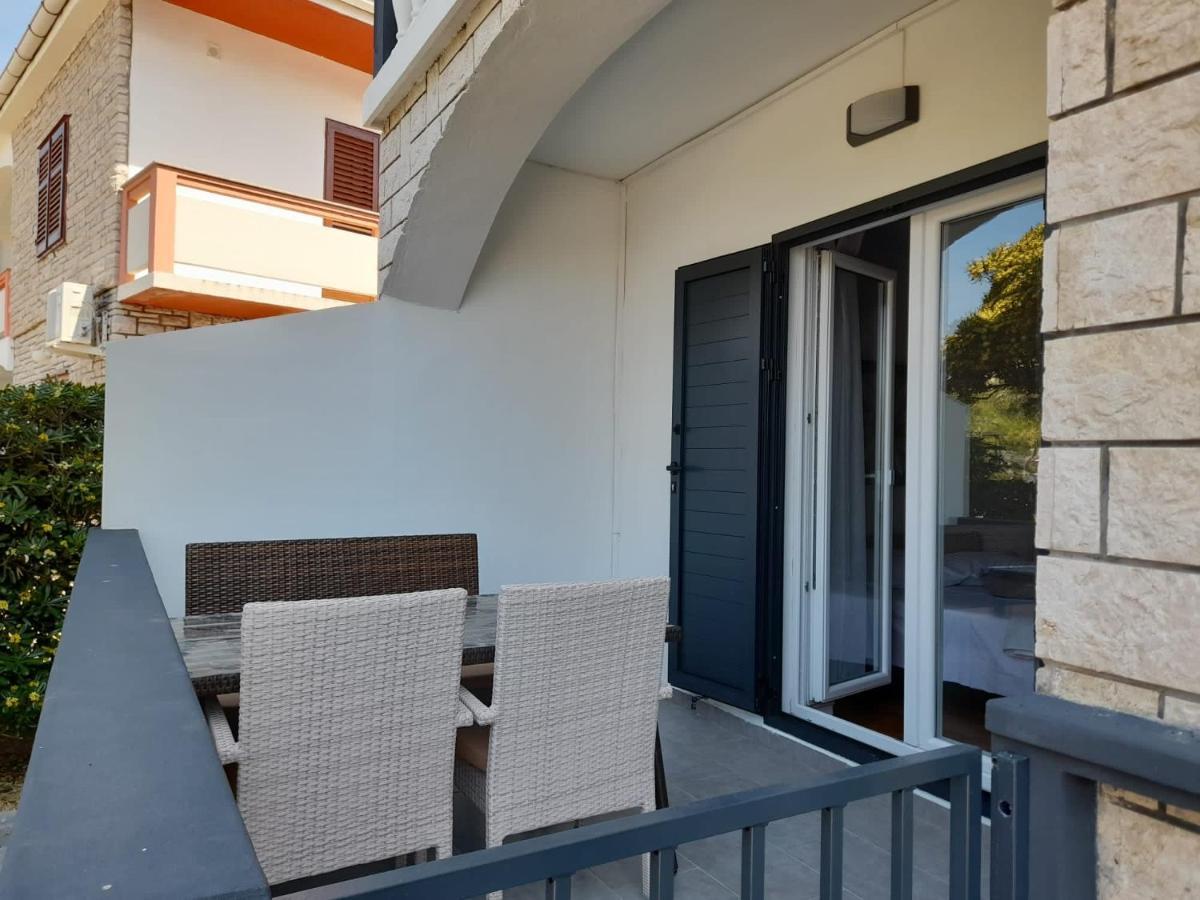 Rooms & Apartments Kaurloto Pag Town Exterior photo