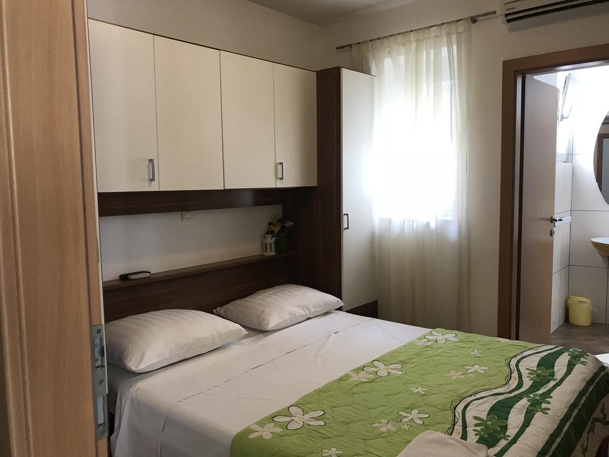 Rooms & Apartments Kaurloto Pag Town Exterior photo